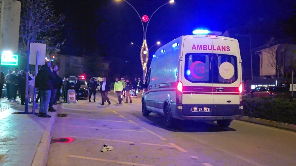 Pideci dükkanında sopalı, bıçaklı kavga