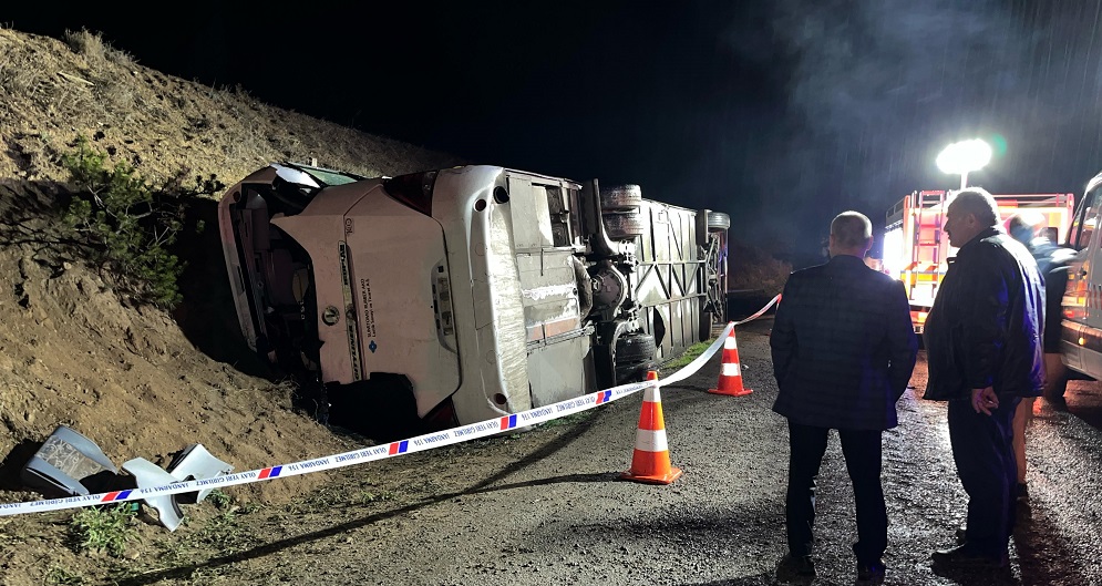 Çankırı'da işçi servisi devrildi