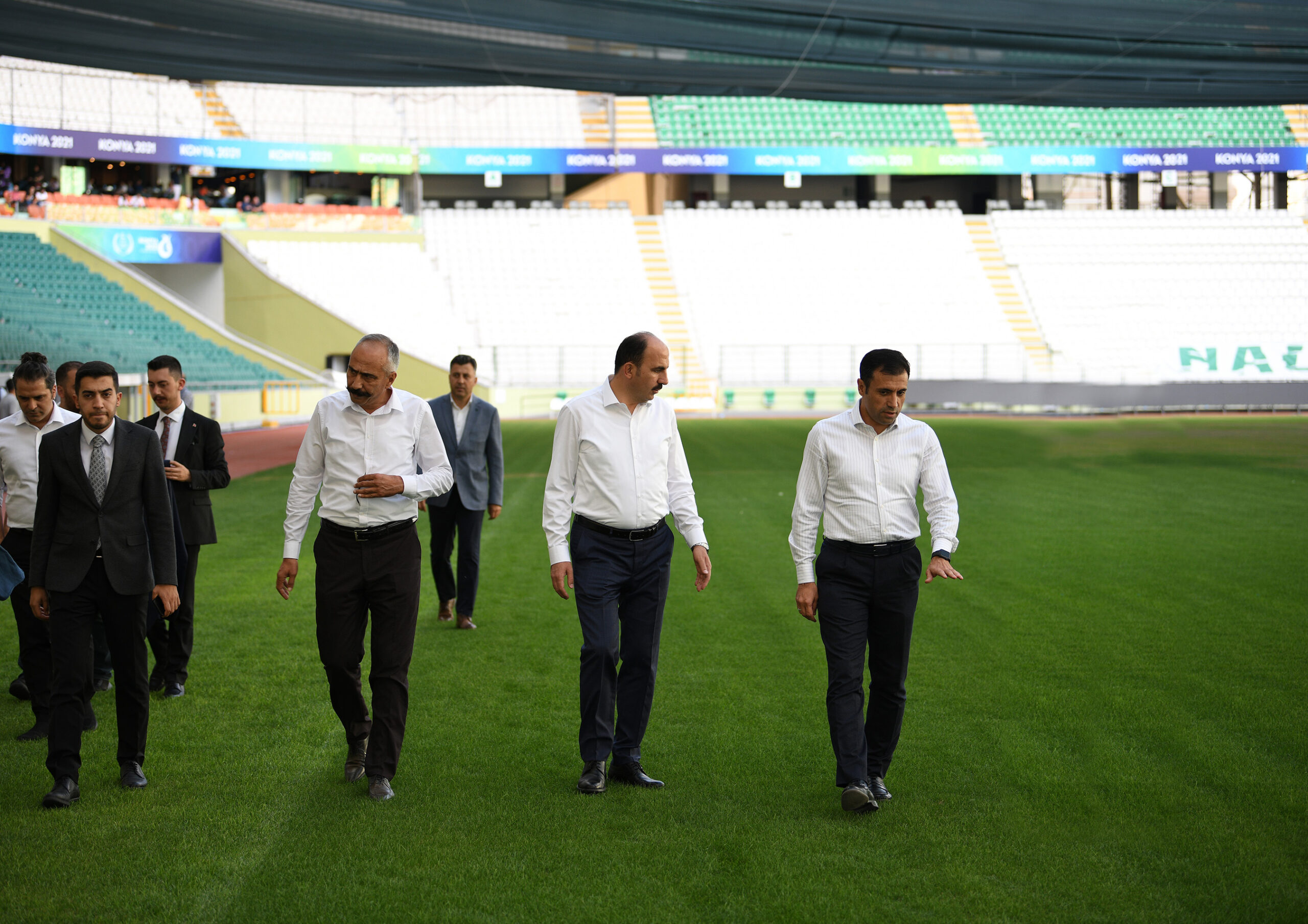 Büyükşehir Stadyumu’nda hibrit çim çalışmaları