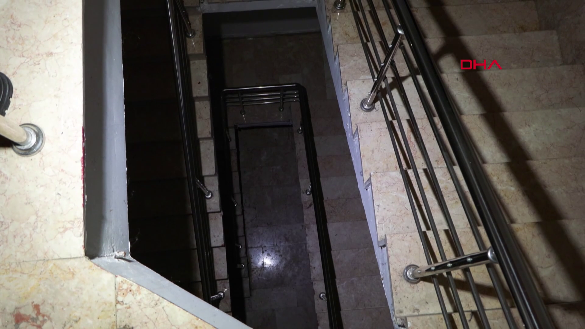 Apartman boşluğuna düşen lise öğrencisi hayatını kaybetti