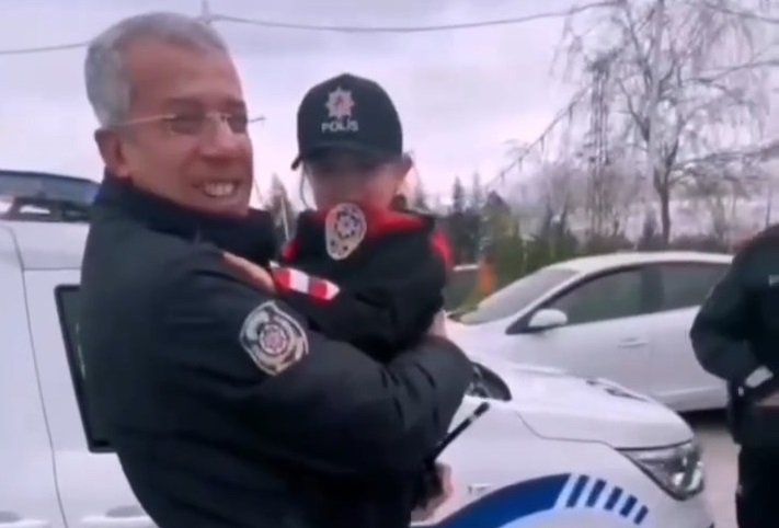 Küçük Deniz'e doğum günü sürprizi