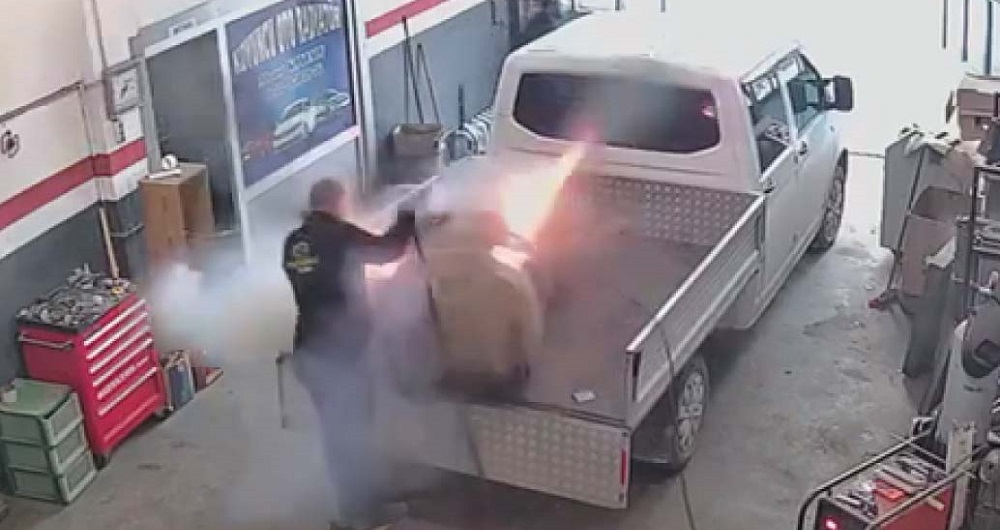 Kaynak yaparken mazot deposu patladı