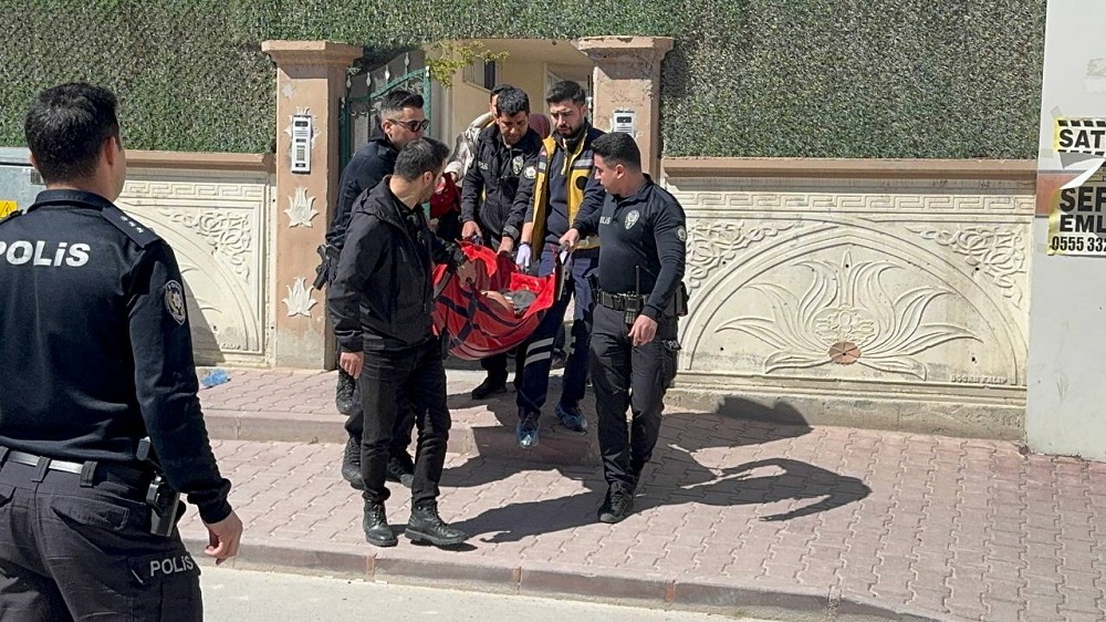 Eşini bıçaklayıp intihara kalkıştı