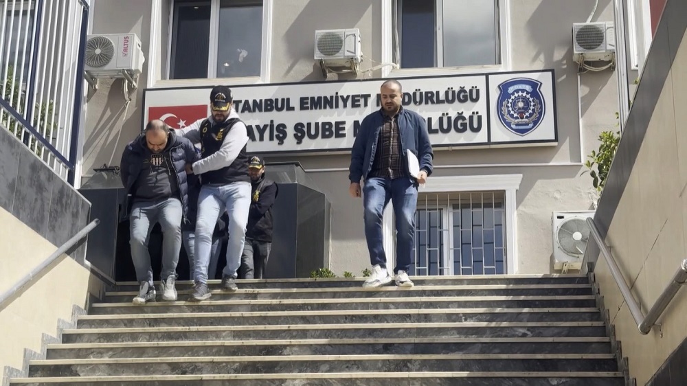 Oğlu gibi arayıp dolandırdı !