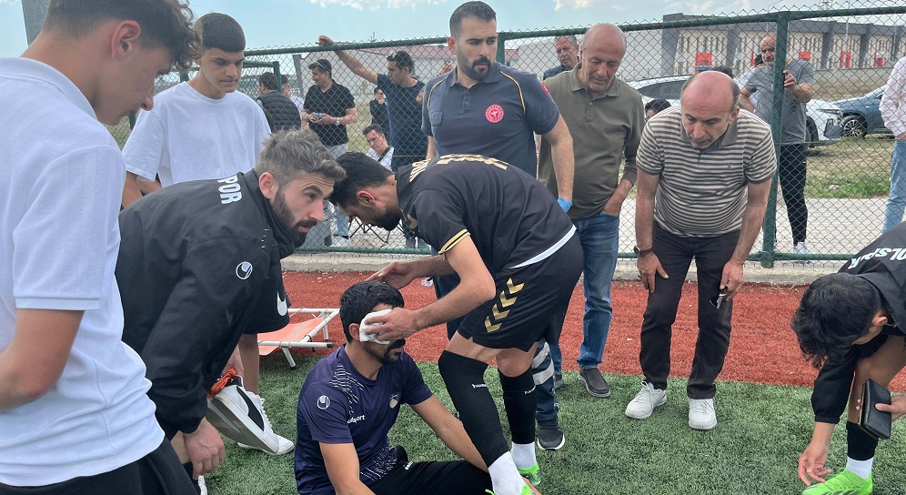 Amatör lig maçında saha karıştı