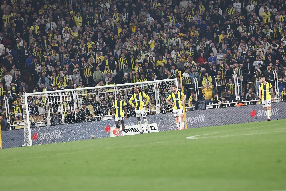 Zirve yarışında kritik puan kaybı