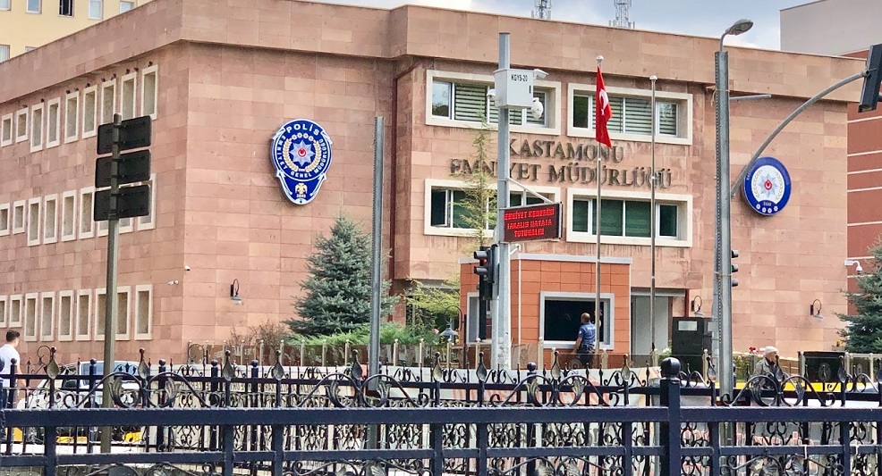 Hamile kadın evinde bıçaklanarak öldürüldü
