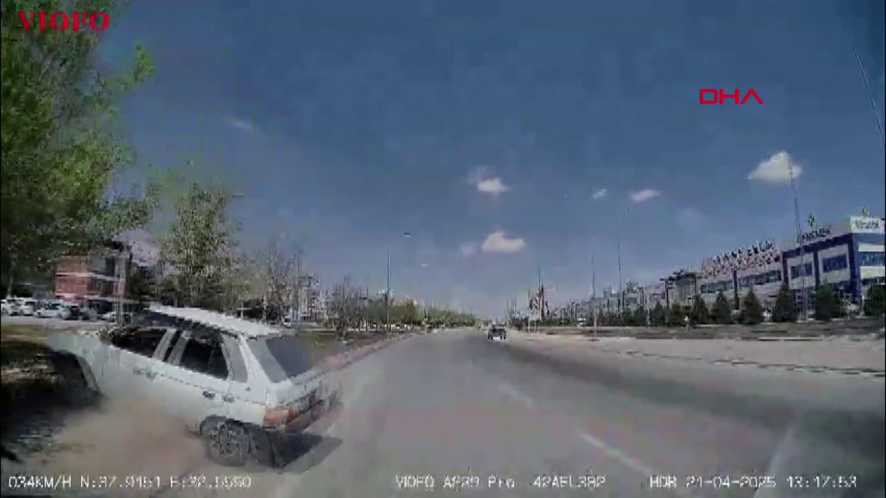 Otomobil takla attı o anlar kamerada