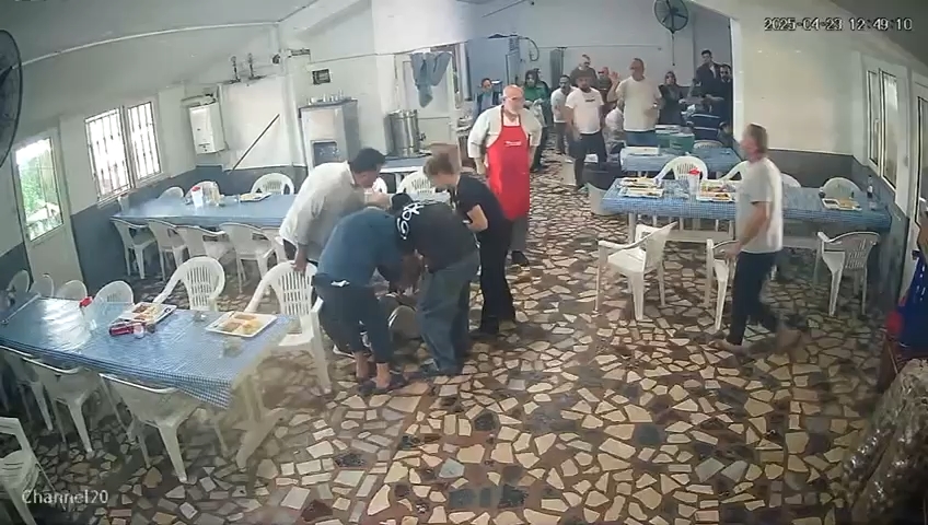Depreme yemekhanede yakalandılar