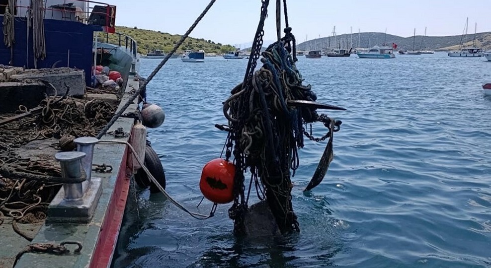 Deniz dibinden 130 ton katı atık çıktı