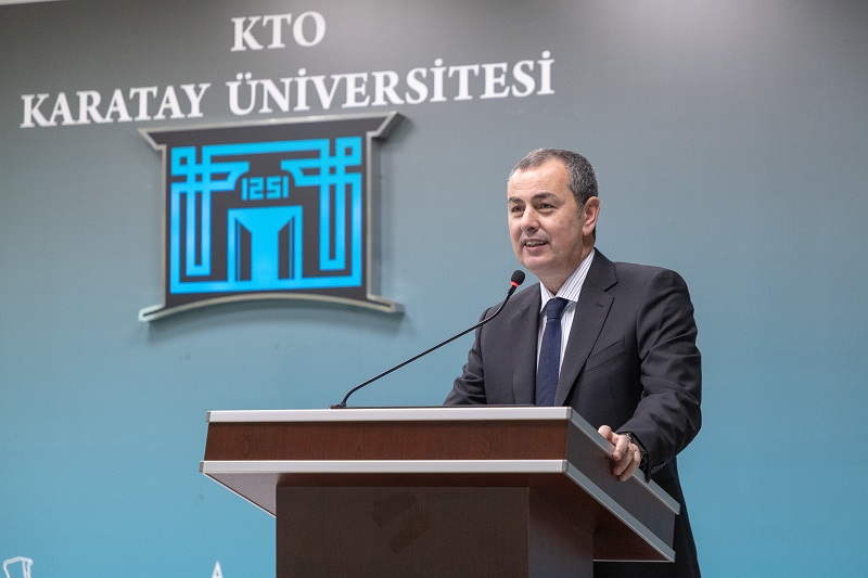 İş Bankası Genel Müdürü Aran öğrencilerle buluştu