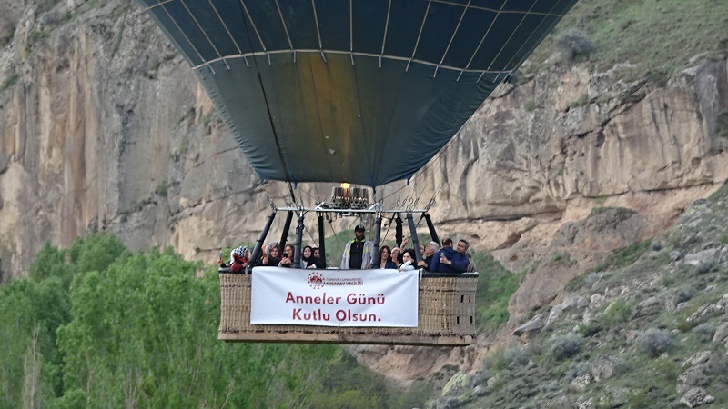 Balonlar Anneler Günü için havalandı