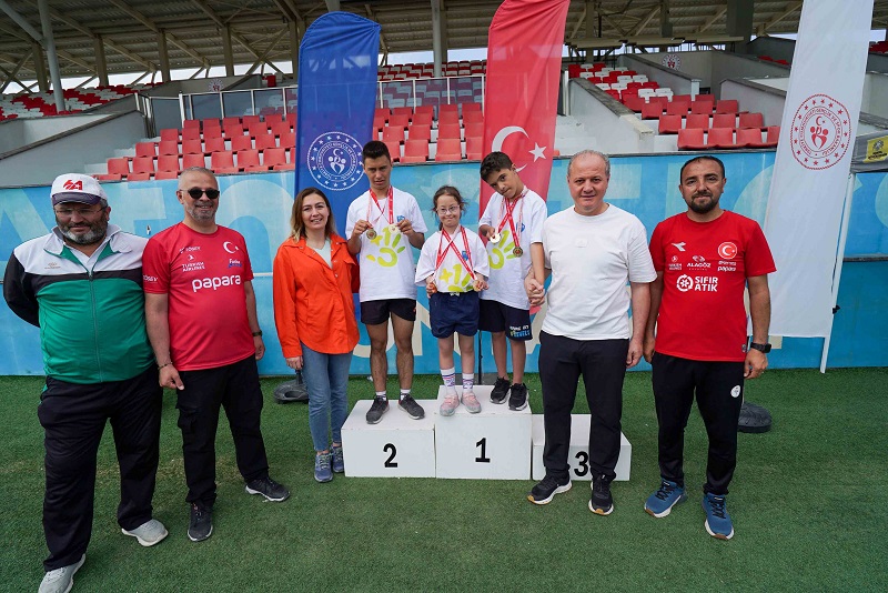 DOSD Meram'a madalya yağdı