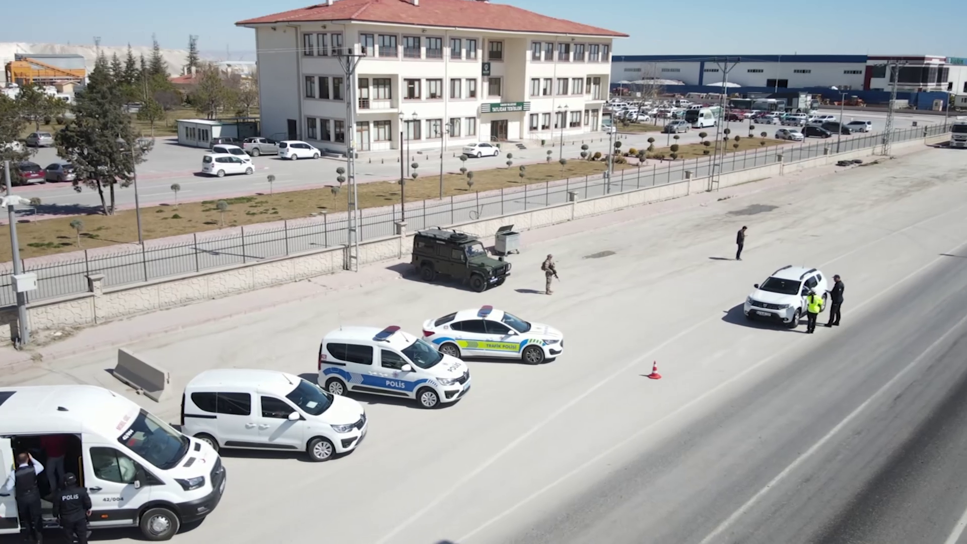 Göçmen kaçakçılarına geniş çaplı operasyon