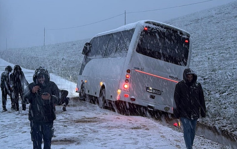 Trabzonspor taraftarlarını taşıyan otobüs yoldan çıktı