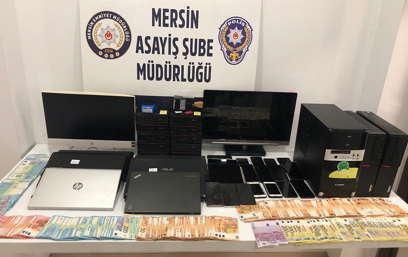 'Ucuz abonelik' bahanesiyle yabancıları dolandırdılar