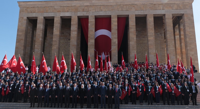 Bakan Bak Anıtkabir'i ziyaret etti