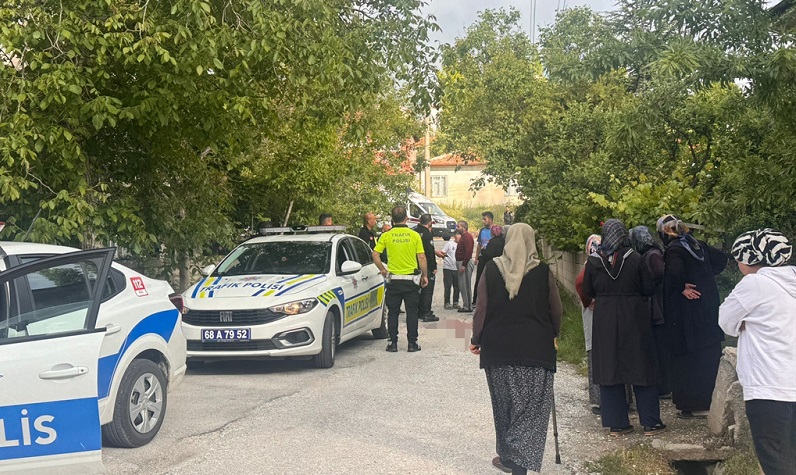 Husumetlisini bıçakla öldürdü