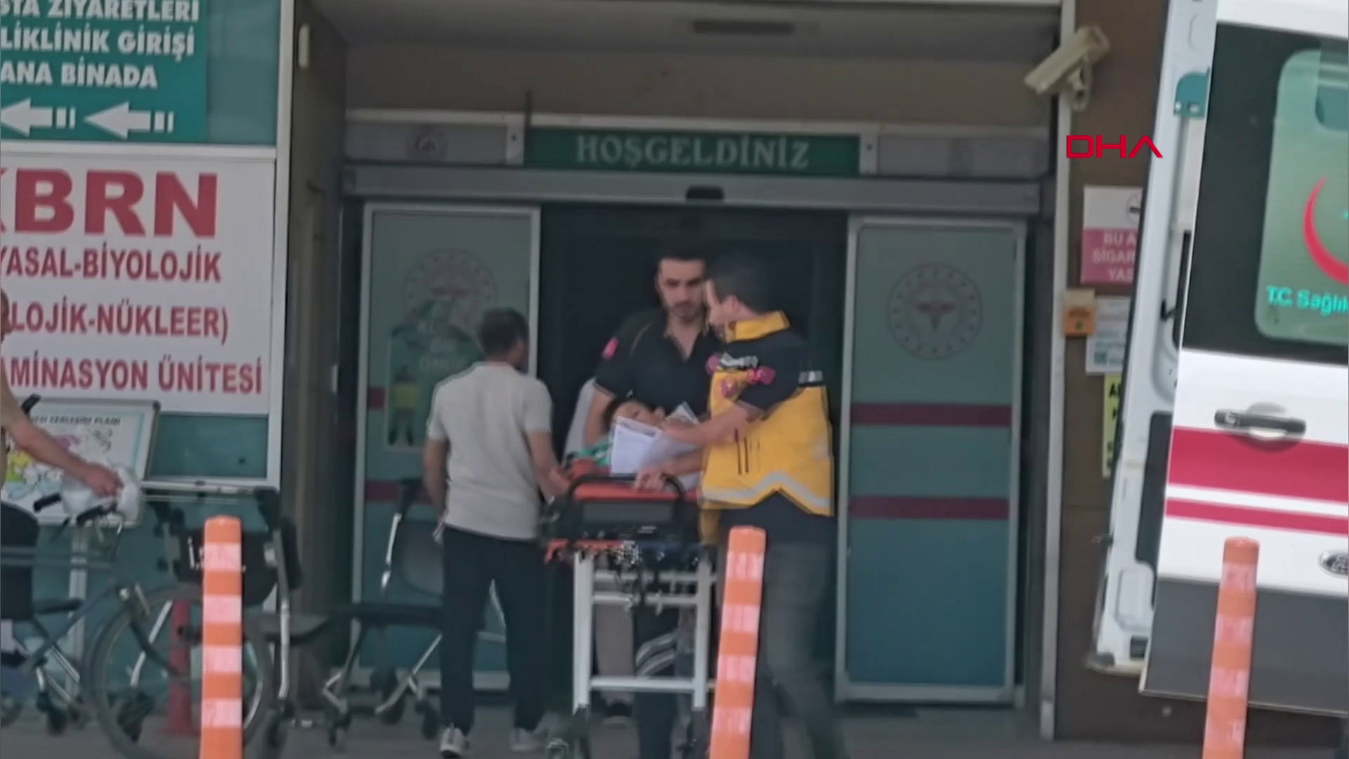 Bahçede bıçağın üzerine düştü