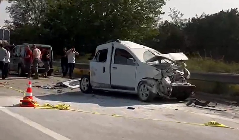 Kamyon 3 araca çarptı: 1 ölü, 10 yaralı