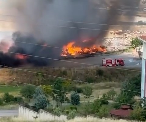 Kocaeli'de çöp ayrıştırma tesisinde yangın