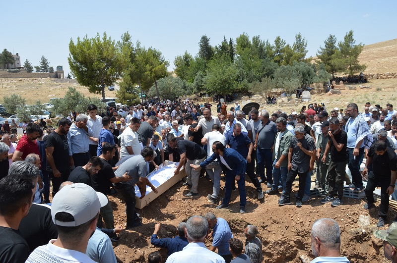 3 kardeş yan yana toprağa verildi