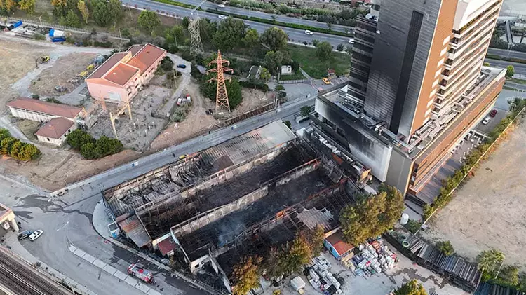 İzmir'de plastik fabrikasında yangın