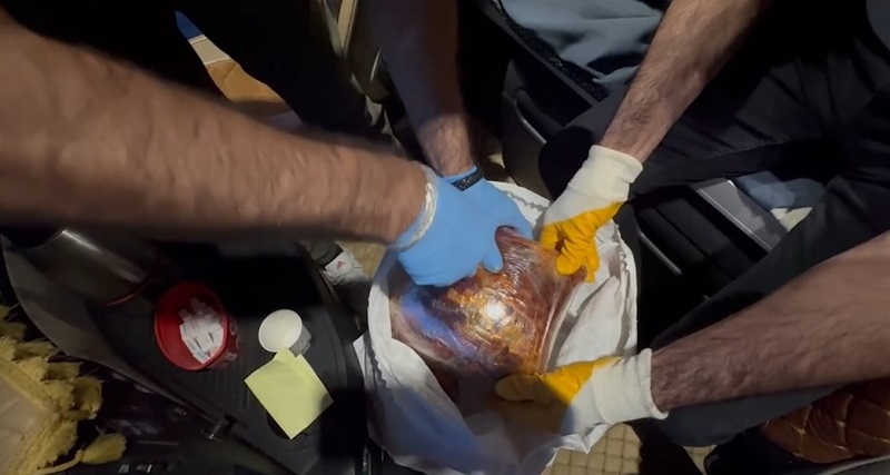 Salça paketleri arasında uyuşturucu çıktı