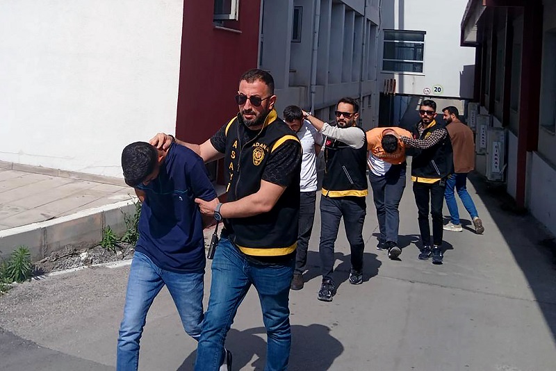 Husumetlisi zannedip başkasını öldürdü!