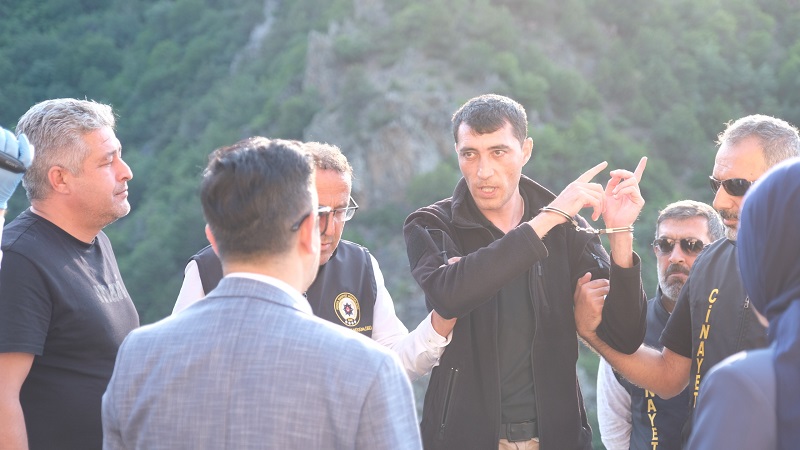 Babasıyla birlikte adliyeye sevk edildi