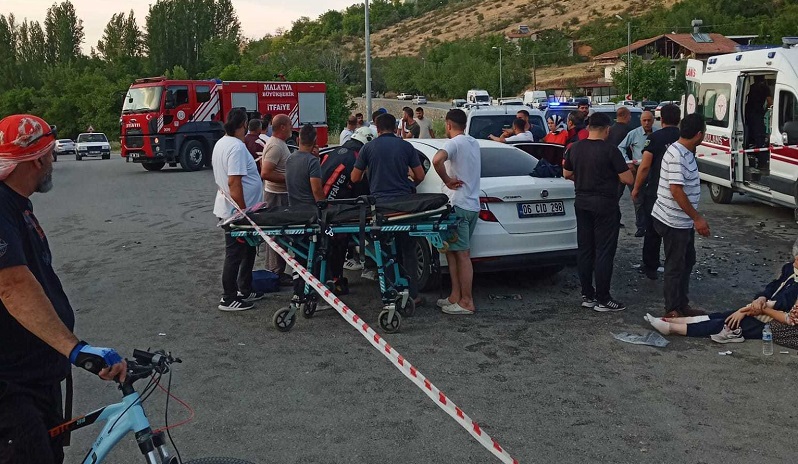 Malatya'da düğün konvoyunda kaza