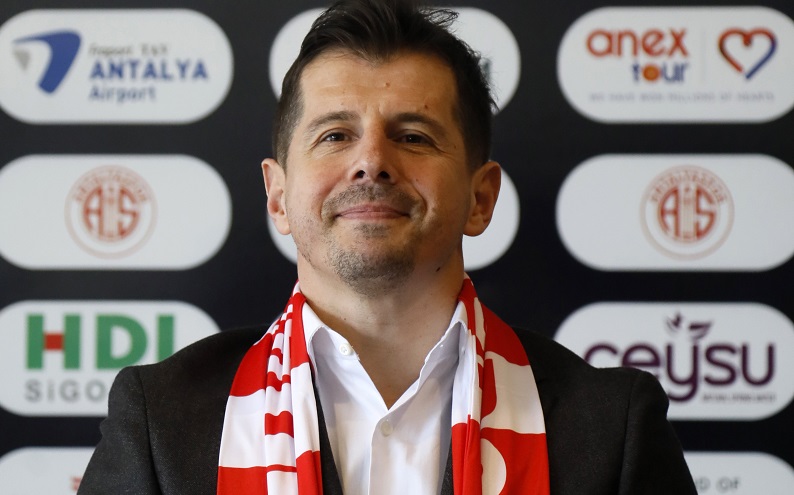 Emre Belözoğlu istifa etti