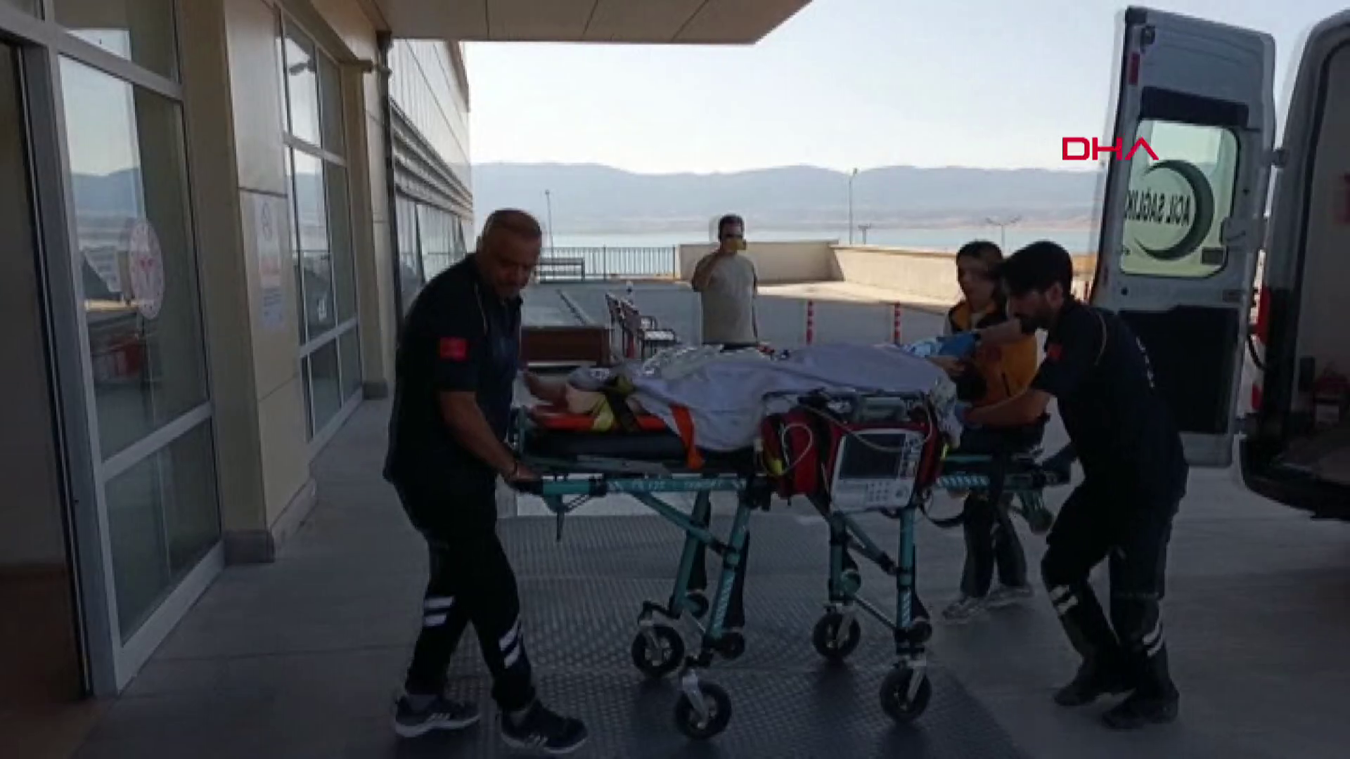 Salda Gölü'nde boğulma tehlikesi geçirdi