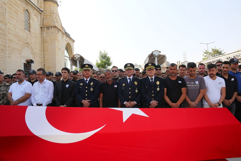 Genç polis memuruna acı veda