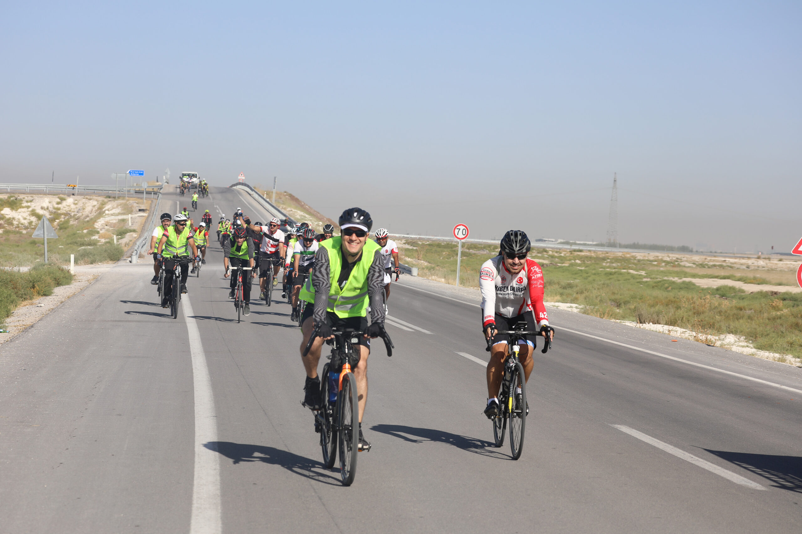 Bisiklet sürücüleri tarihe pedal çevirdi