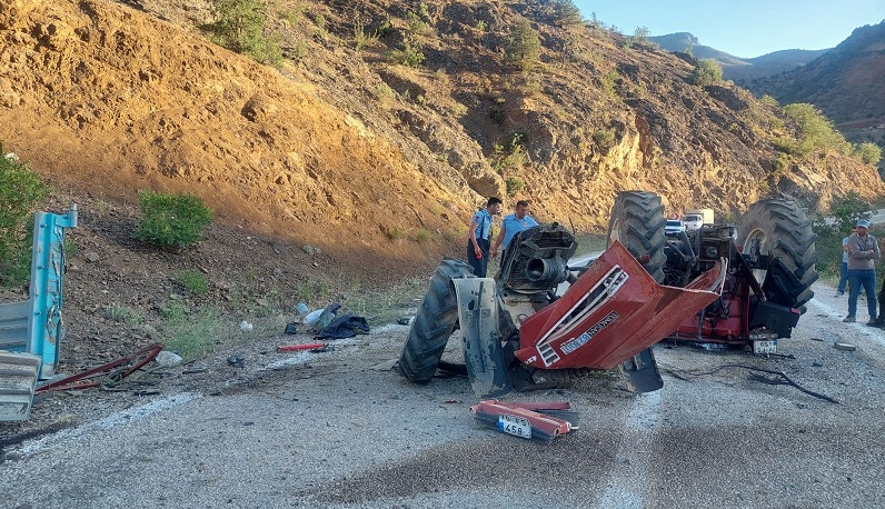 Devrilen traktörün sürücüsü öldü