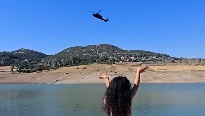 Sikorsky pilotu el sallayınca mutlu oldu