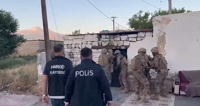 Binlerce şüpheli yakalandı!