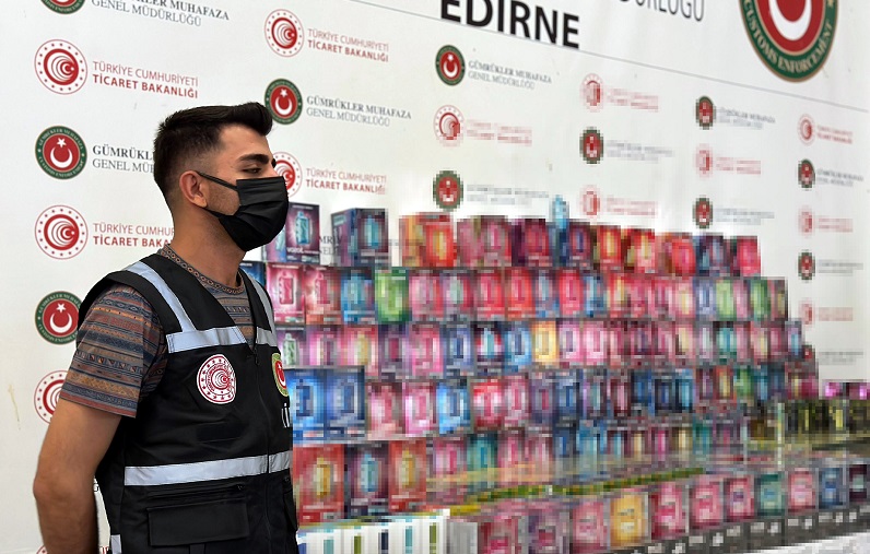 TIR'da 3 bin 193 kaçak elektronik sigara ele geçirildi