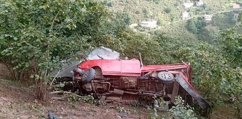 Tarım işçilerini taşıyan kamyonet şarampole yuvarlandı