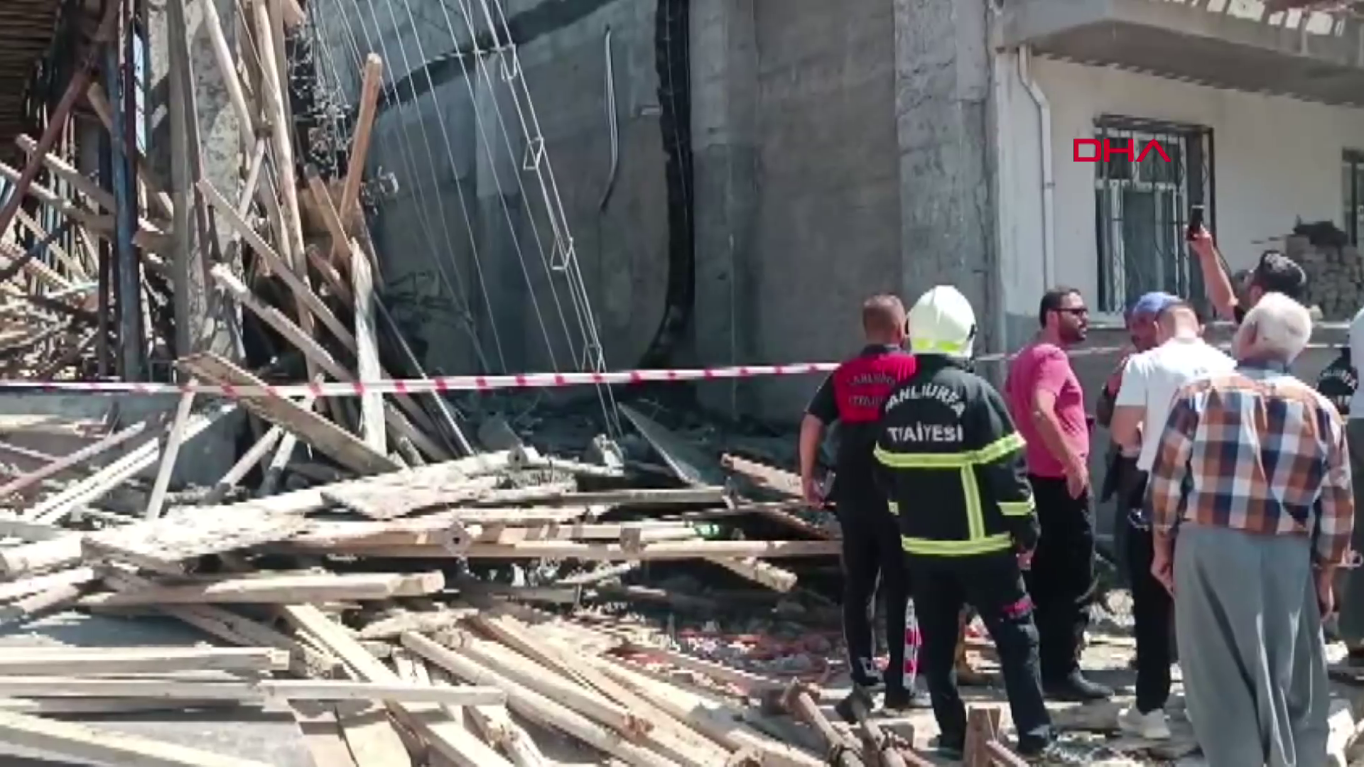 İnşaat halindeki binada beton dökümü sırasında çökme