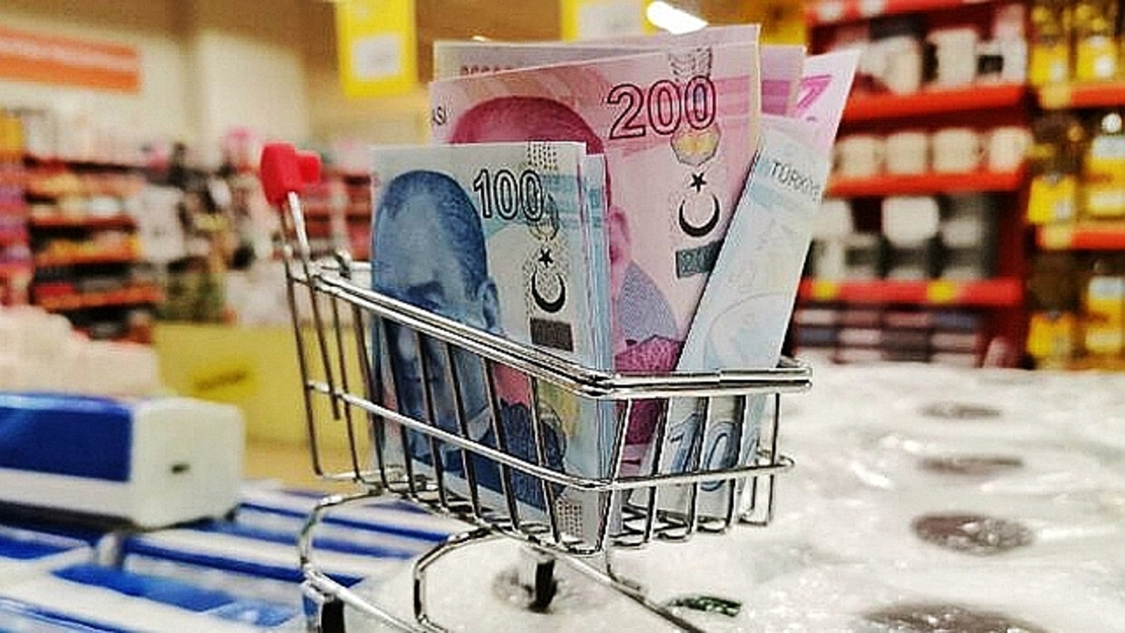 Güven endeksi hizmet ve perakende ticarette azaldı