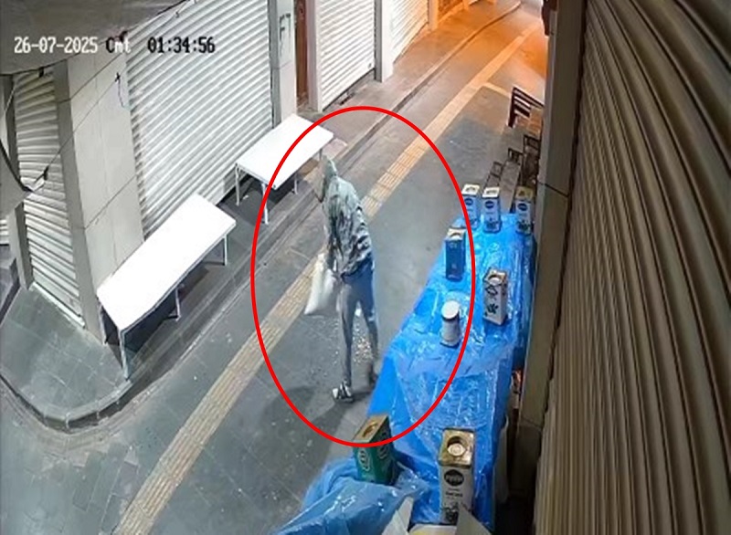 Dükkanın önünden fıstık çaldı