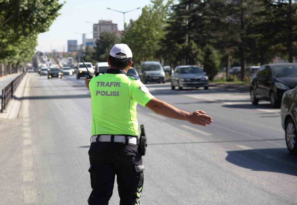 Ambulansa yol vermeyen sürücüye ceza