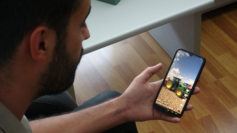 Çalınan traktörünü tesadüfen buldu!