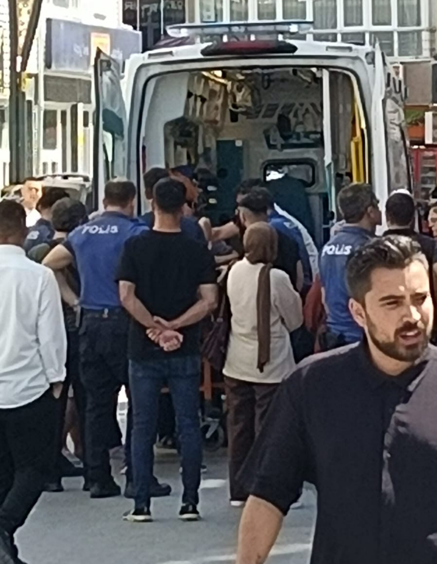 Sokak ortasında bıçakladılar