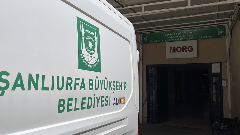 Kendisine bıçakla saldıran oğlunu av tüfeğiyle vurdu