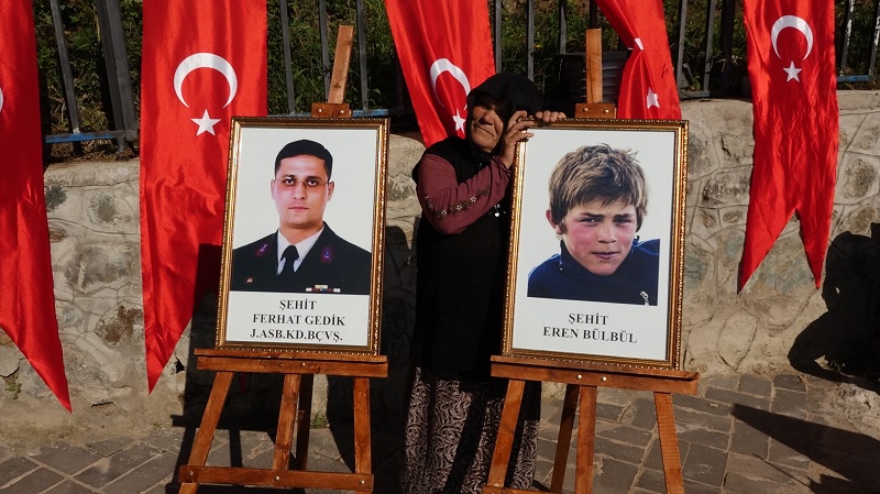 Şehit Eren Bülbül kabri başında anıldı