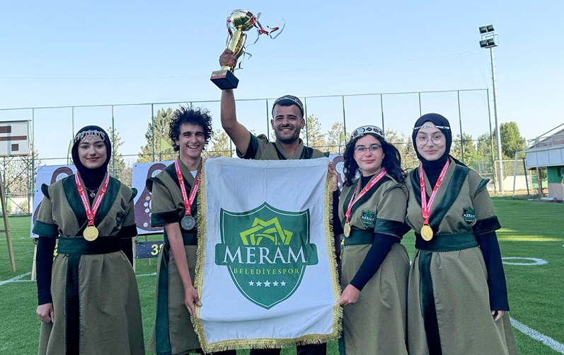 Meramlı sporcular yine zirvede