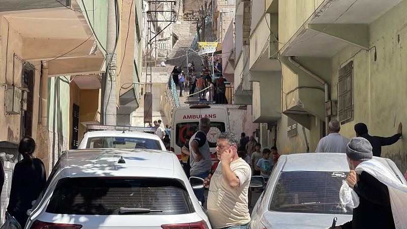 Evde ölü bulundular